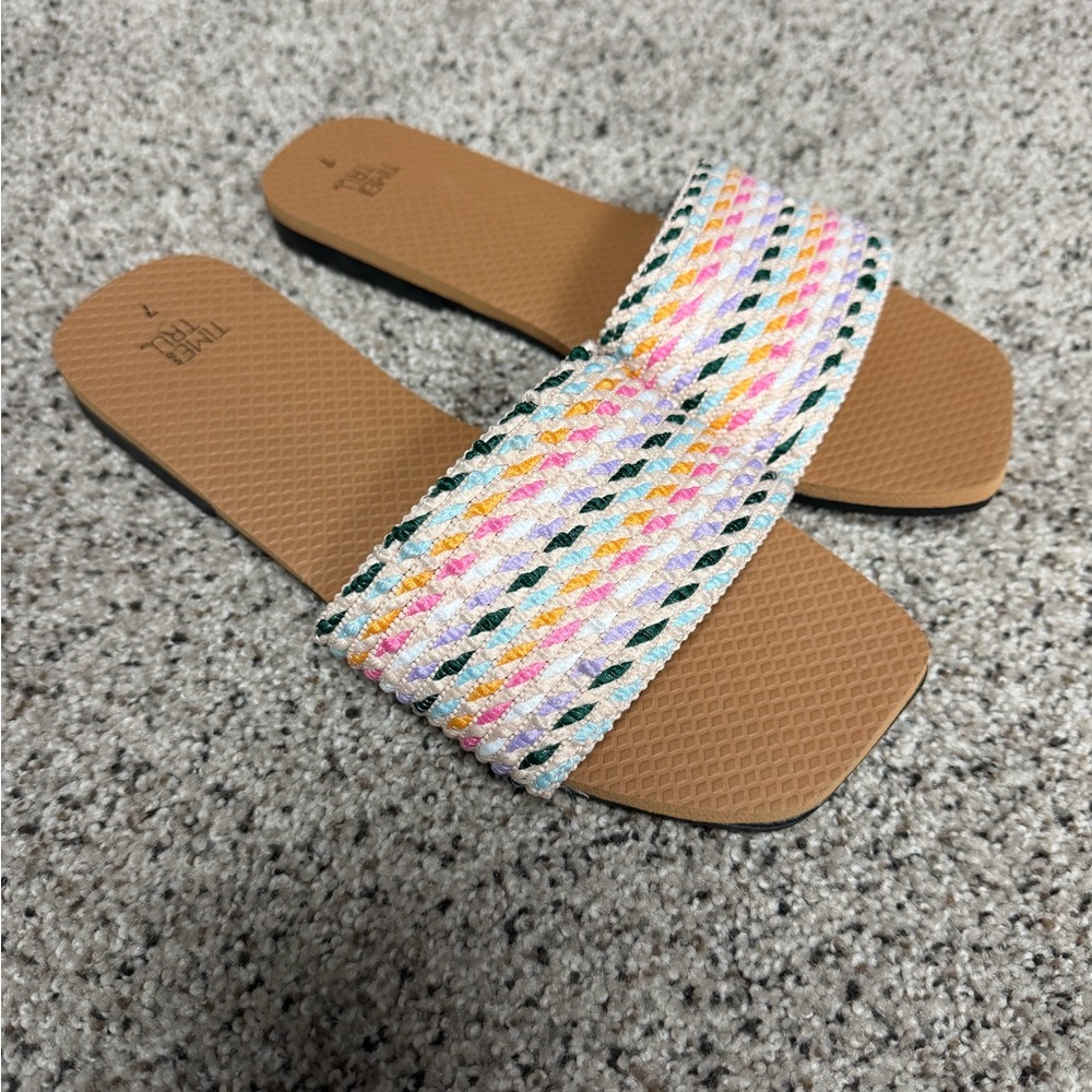 Time and Tru Multicolor Woven Sandals